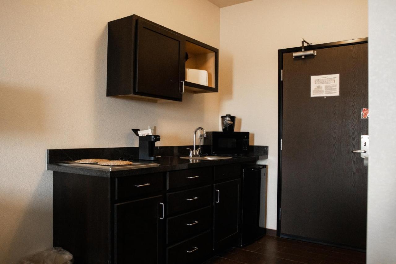 Black Gold Suites Stanley Экстерьер фото
