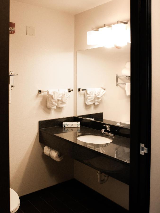 Black Gold Suites Stanley Экстерьер фото