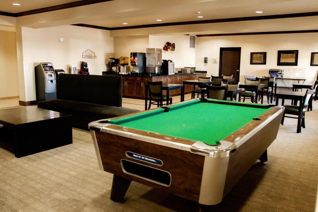 Black Gold Suites Stanley Экстерьер фото
