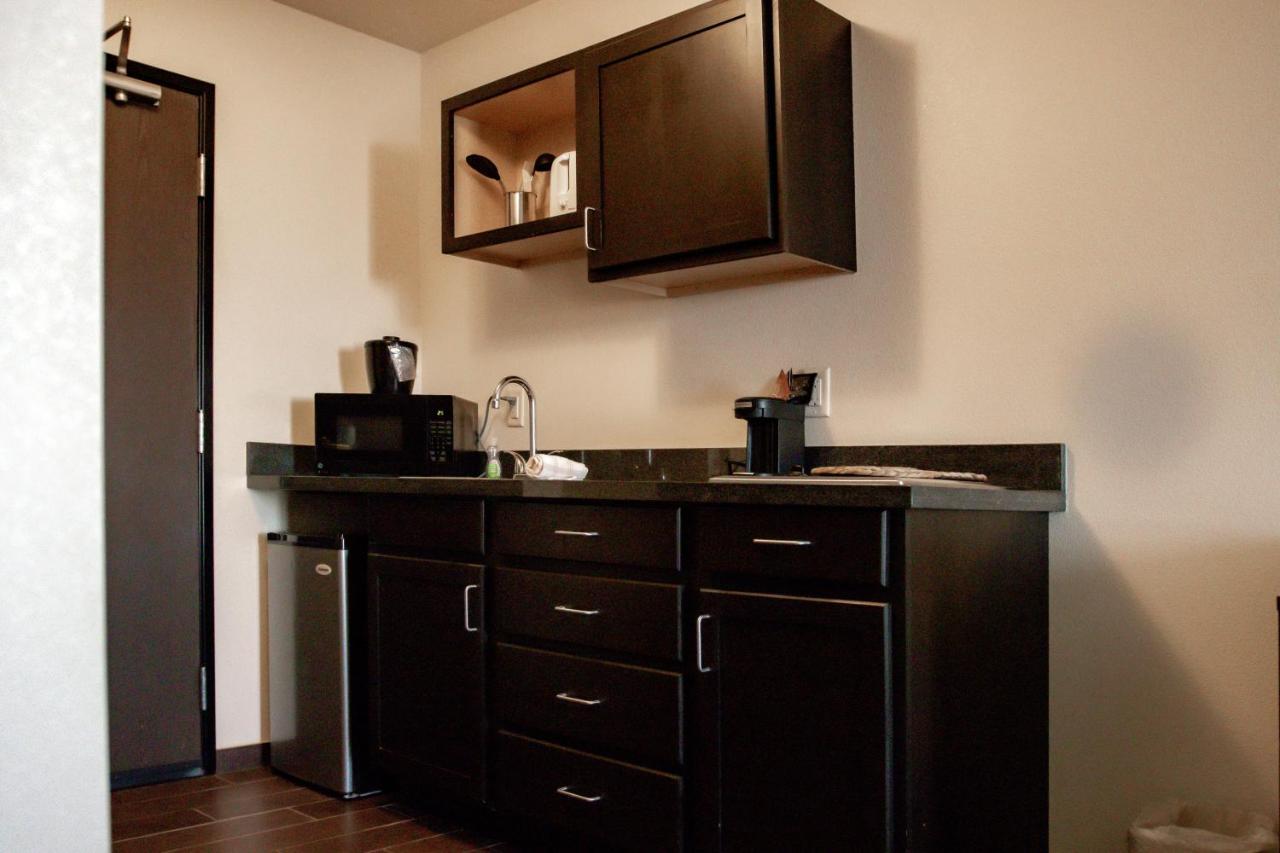 Black Gold Suites Stanley Экстерьер фото