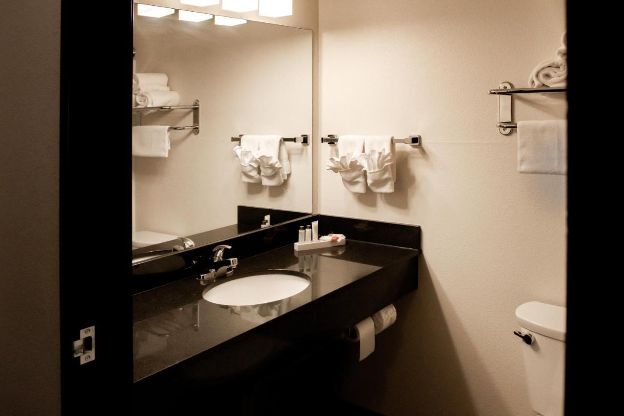 Black Gold Suites Stanley Экстерьер фото