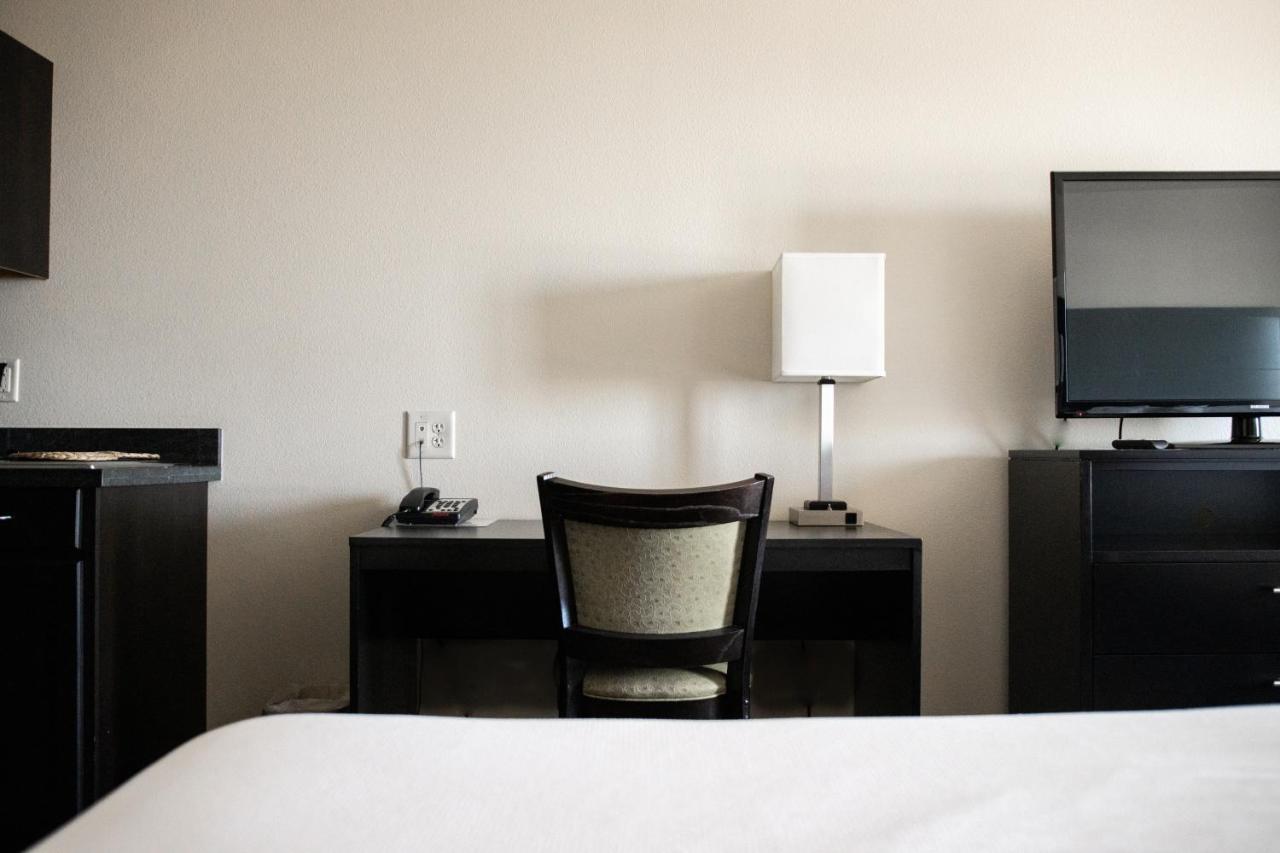 Black Gold Suites Stanley Экстерьер фото