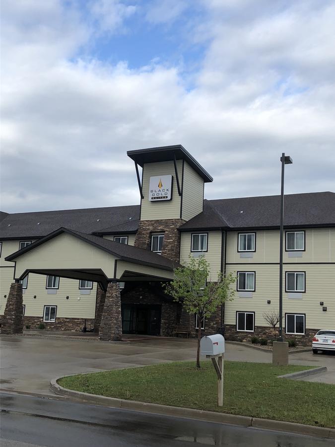 Black Gold Suites Stanley Экстерьер фото
